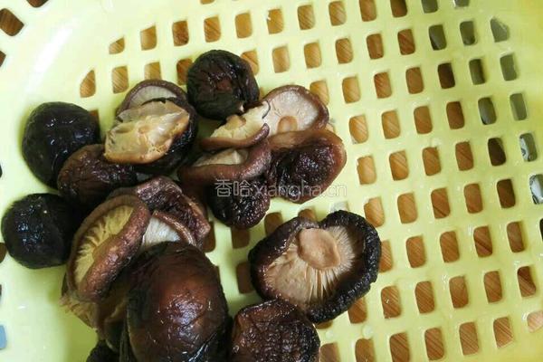 香菇焖肉丸的做法图解2