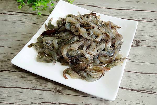 麻辣河虾的做法图解2