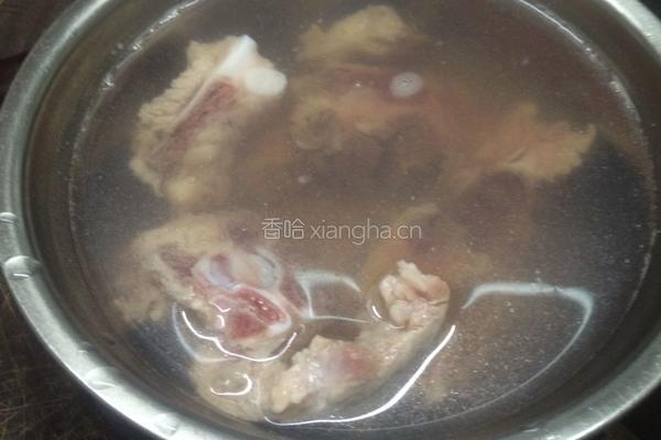 土茯苓赤小豆薏米芡实排骨汤的做法图解2