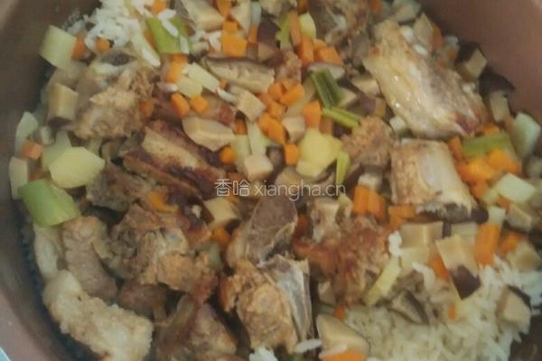 排骨蔬菜焖米饭