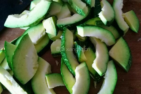 蚝油窝瓜炖土豆的做法图解2