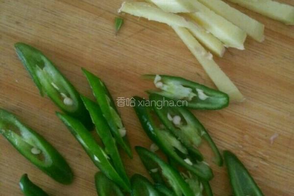 韭菜花炒肉的做法图解3