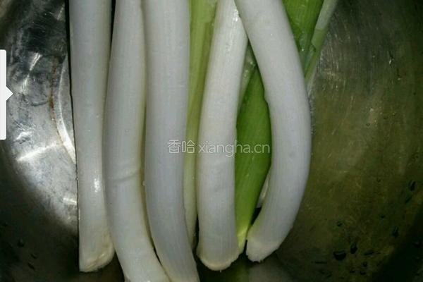荠菜猪肉馅饺子的做法图解3