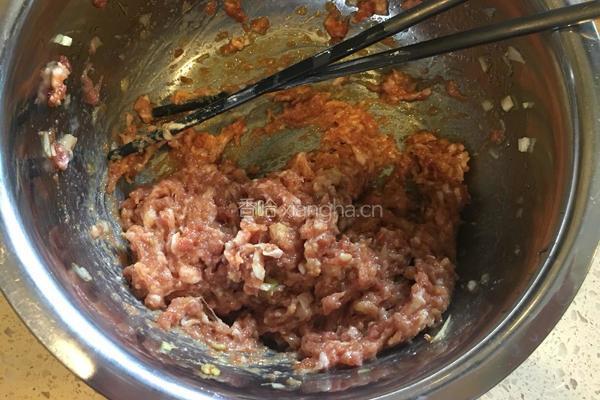 猪肉茴香蒸饺的做法图解3