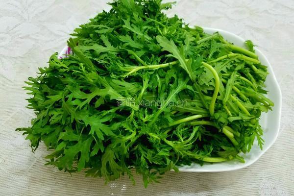 清炒茼蒿菜的做法图解1