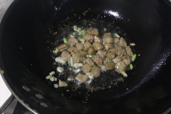 杏鲍菇炒鸡丁的做法图解6