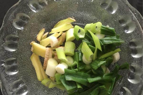 四季豆烧猪肉的做法图解1