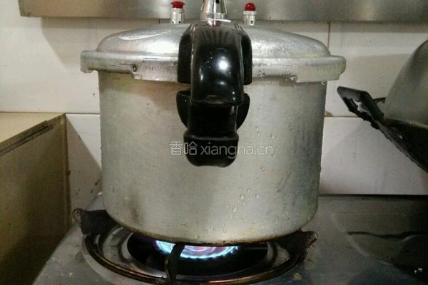 参须红枣枸杞鸡汤的做法图解4