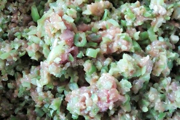 猪肉豆角饺子的做法图解4