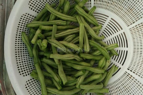 糊辣椒蘸水四季豆的做法图解1