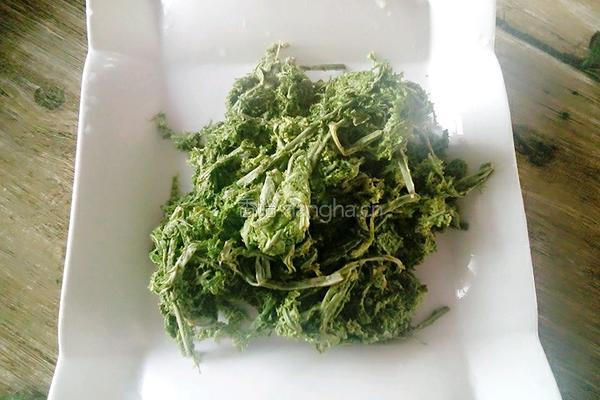 韭菜山野菜(青广东)馅饼的做法图解2