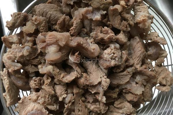 孜然麻辣驴肉的做法图解2