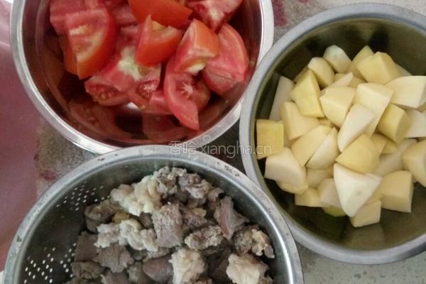 西红柿土豆炖牛肉的做法图解1