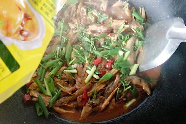 酱炖泥鳅的做法图解15