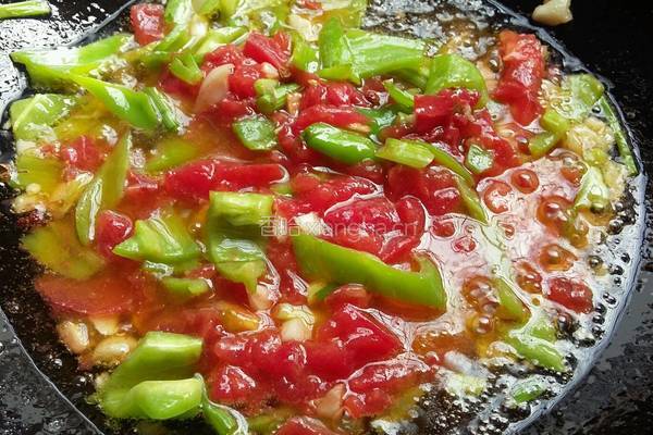 土豆片炒西红柿的做法图解4
