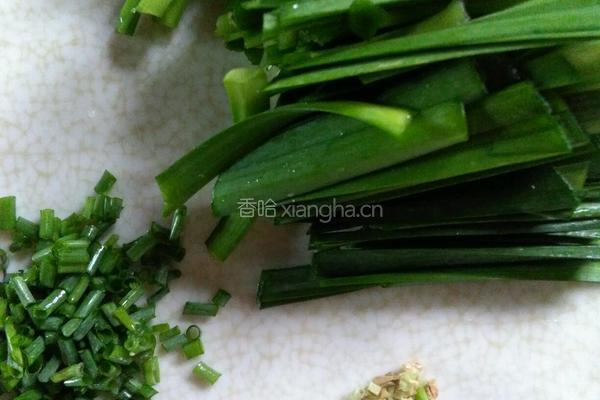 家菜＊猪血炒韭菜的做法图解1