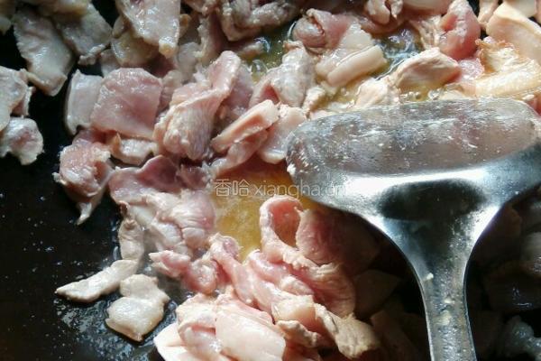 紫扁豆炒五花肉的做法图解2