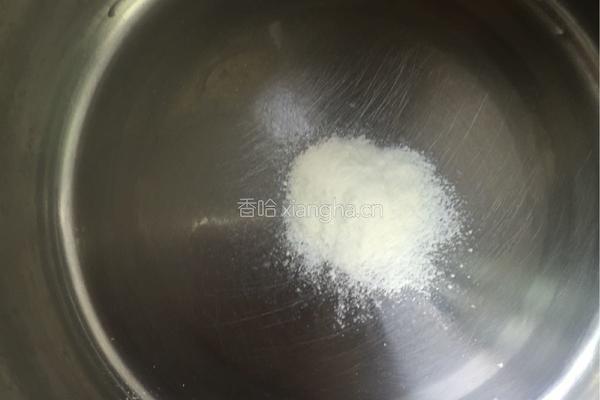 自制草莓酱酸奶的做法图解2