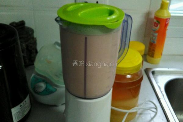 哈密瓜果汁的做法图解1