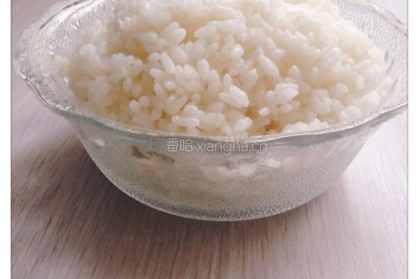 酱油炒饭的做法图解1