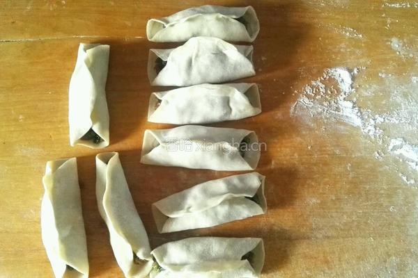 鲜肉锅贴的做法图解8