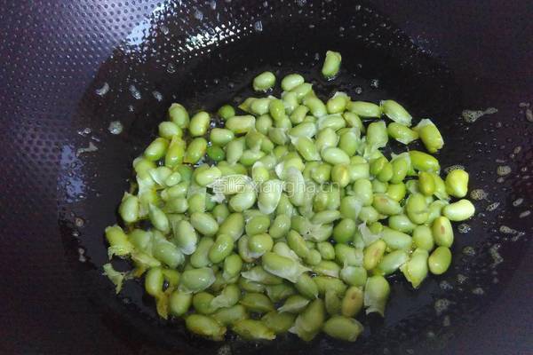 青椒香干炒毛豆的做法图解2