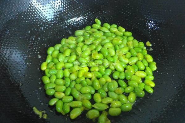青椒香干炒毛豆的做法图解3