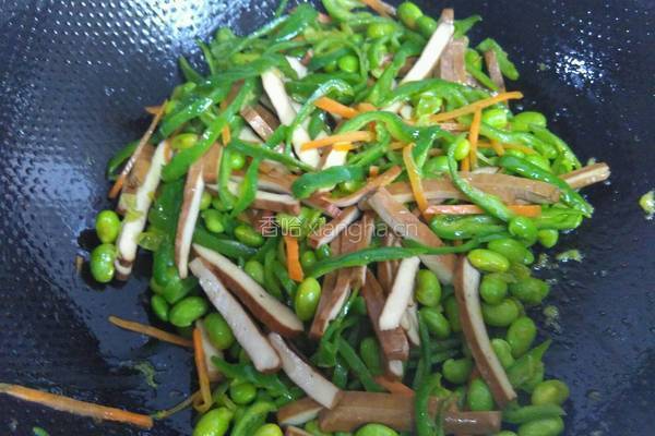 青椒香干炒毛豆的做法图解6