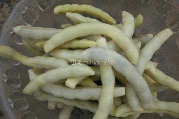 豆角炖鸡翅的做法图解6