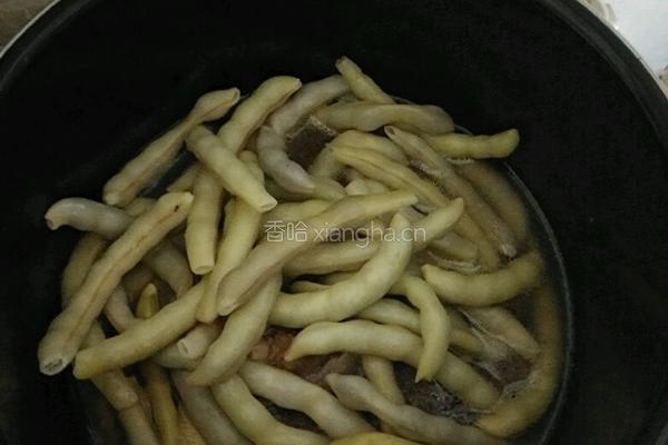 豆角炖鸡翅的做法图解7