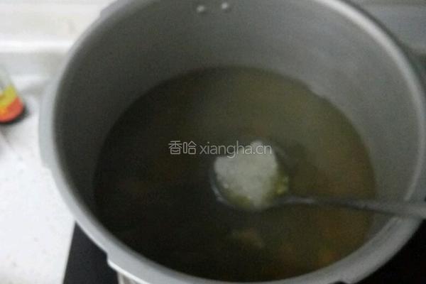 冰糖百合绿豆汤的做法图解2