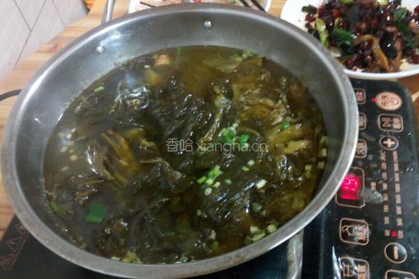 酸菜鲟魚片的做法图解2