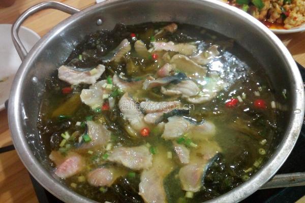 酸菜鲟魚片的做法图解3