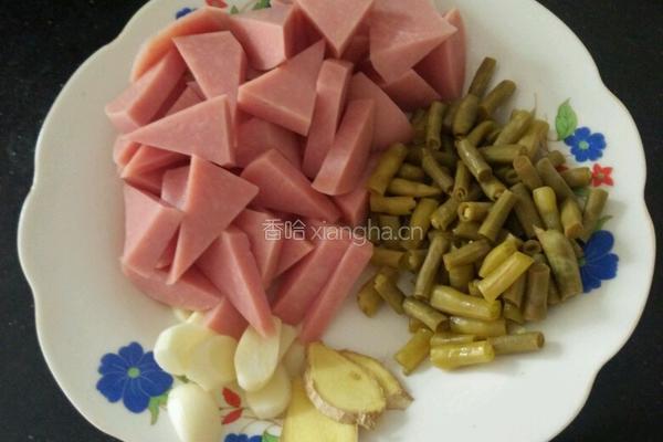 酸辣耗油茄子的做法图解1