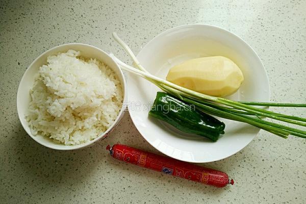 青椒土豆丝炒饭的做法图解1
