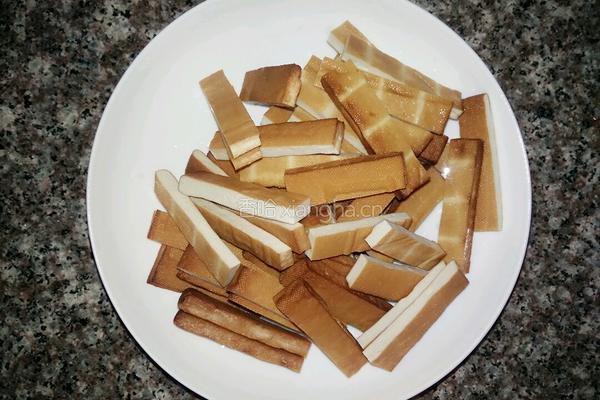 香干炒腊肉的做法图解4
