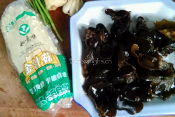 凉拌黑木耳金针菇（降血压的菜)的做法图解1