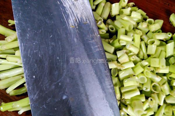 青椒炒空心菜杆的做法图解2