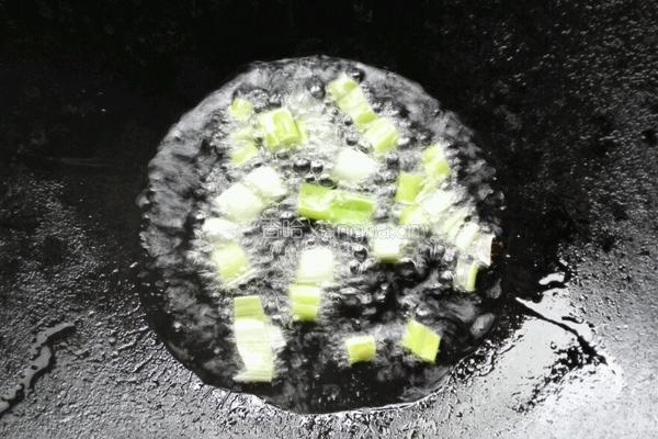 蕃茄酱炒面片的做法图解4