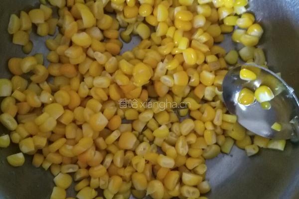 鸡蛋炒玉米的做法图解3
