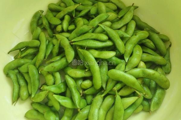 卤毛豆电饭锅版的做法图解1