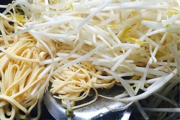 小炒豆芽肉丝的做法图解5