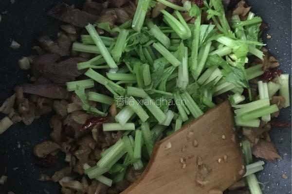 萝卜干炒腊肉的做法图解9