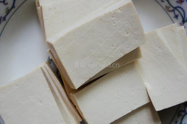 西红柿炖白菜豆腐的做法图解1