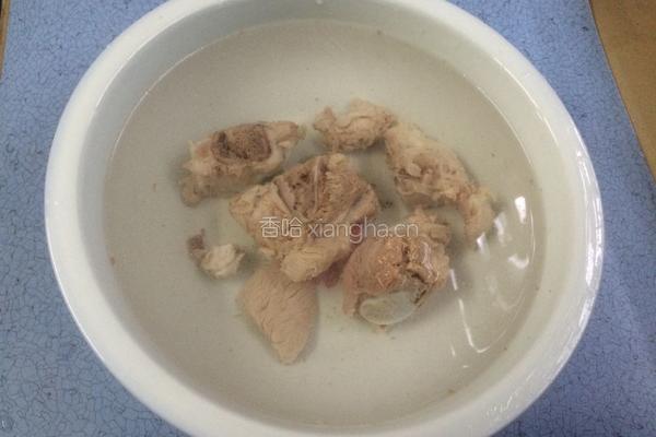 苦瓜龙骨黄豆汤的做法图解3