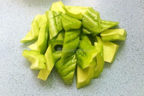 苦瓜龙骨黄豆汤的做法图解4