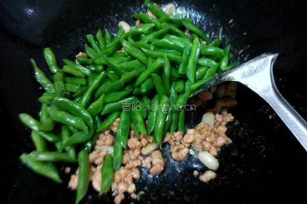 紫苏肉沫炒四季豆的做法图解5