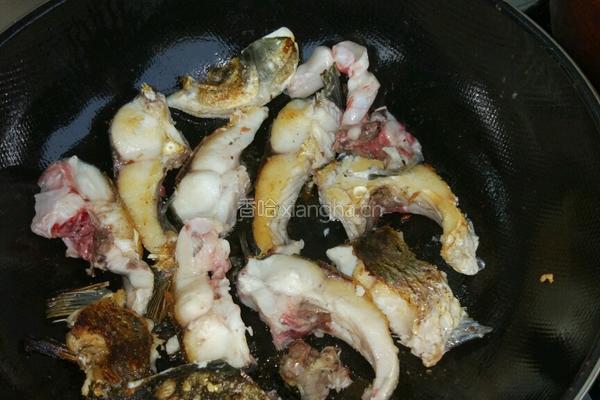 豆腐榨菜闷鱼的做法图解4