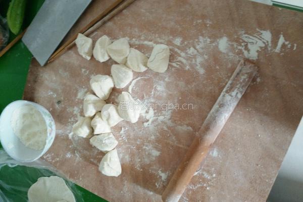 韭菜鸡蛋饺子的做法图解4