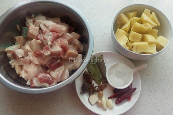 红烧肉炖土豆的做法图解1